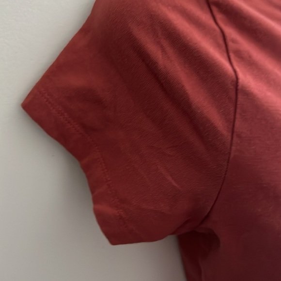 Guess women’s top with sequin lips size medium - Picture 4 of 7